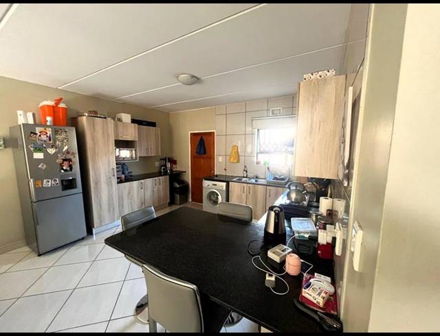 2 BEDROOM APARTMENT FOR SALE IN FARRARMERE